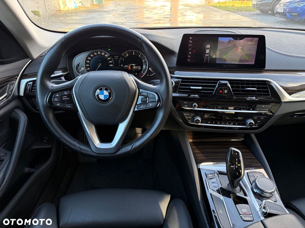 BMW Seria 5 530i GPF Luxury Line sport - 11