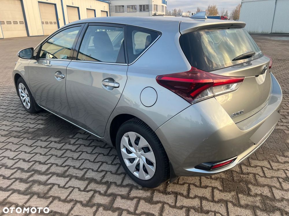 Toyota Auris 1.6 Premium - 5