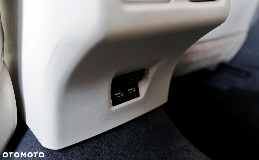 Toyota Camry 2.5 Hybrid Executive CVT - 19