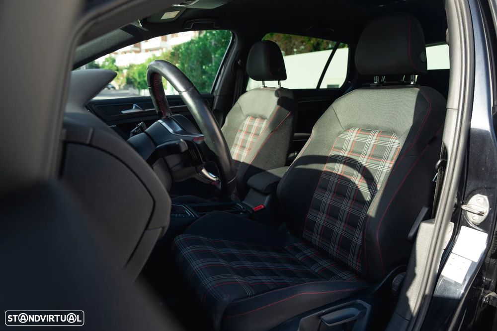 VW Golf 2.0 TSI GTI DSG Performance - 13