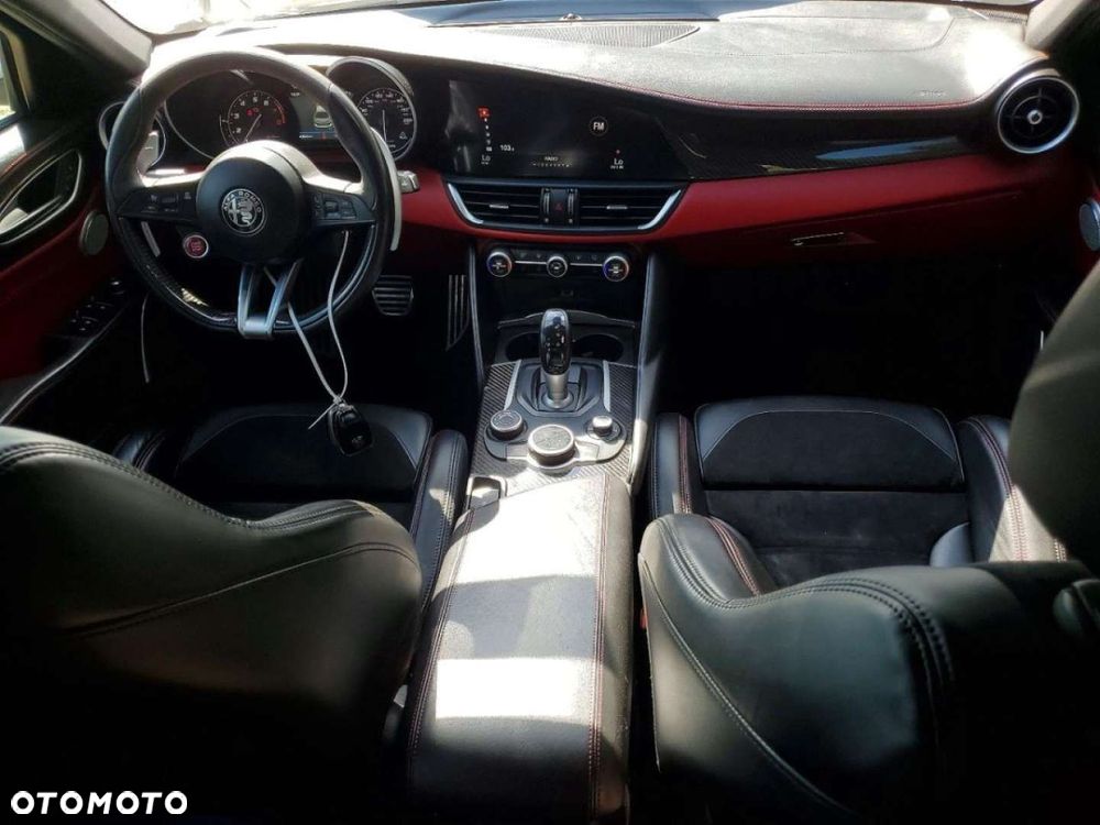Alfa Romeo Giulia - 8