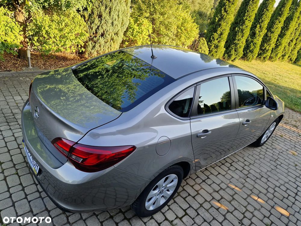 Opel Astra 1.6 Active EU6 - 11