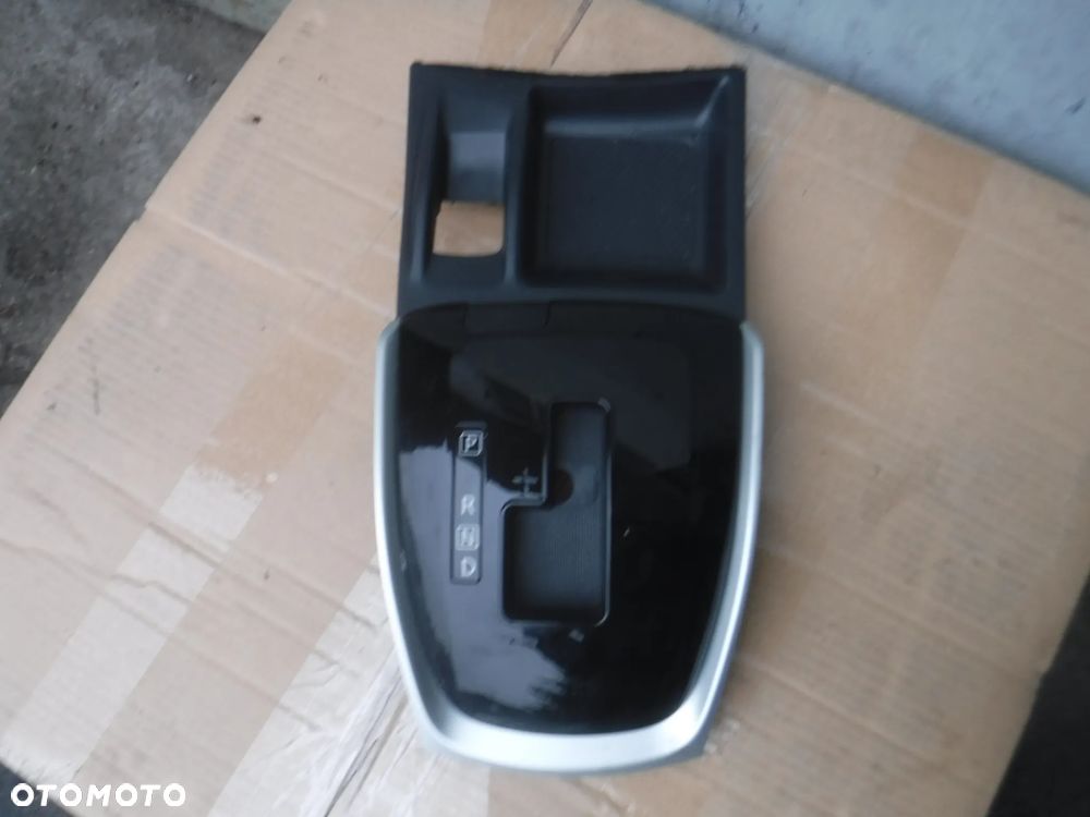 Nissan X Trail X-Trail T32 2014<  ramka oslona biegow automat - 2