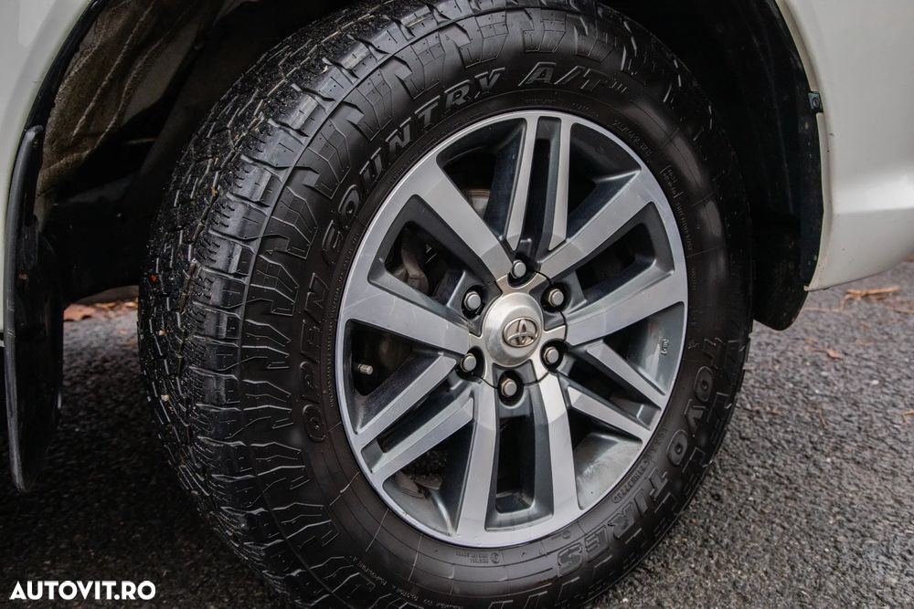 Toyota Hilux 4x4 Double Cab A/T Invincible - 12