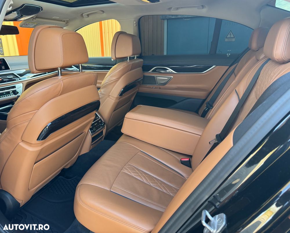 BMW Seria 7 740d xDrive MHEV - 14