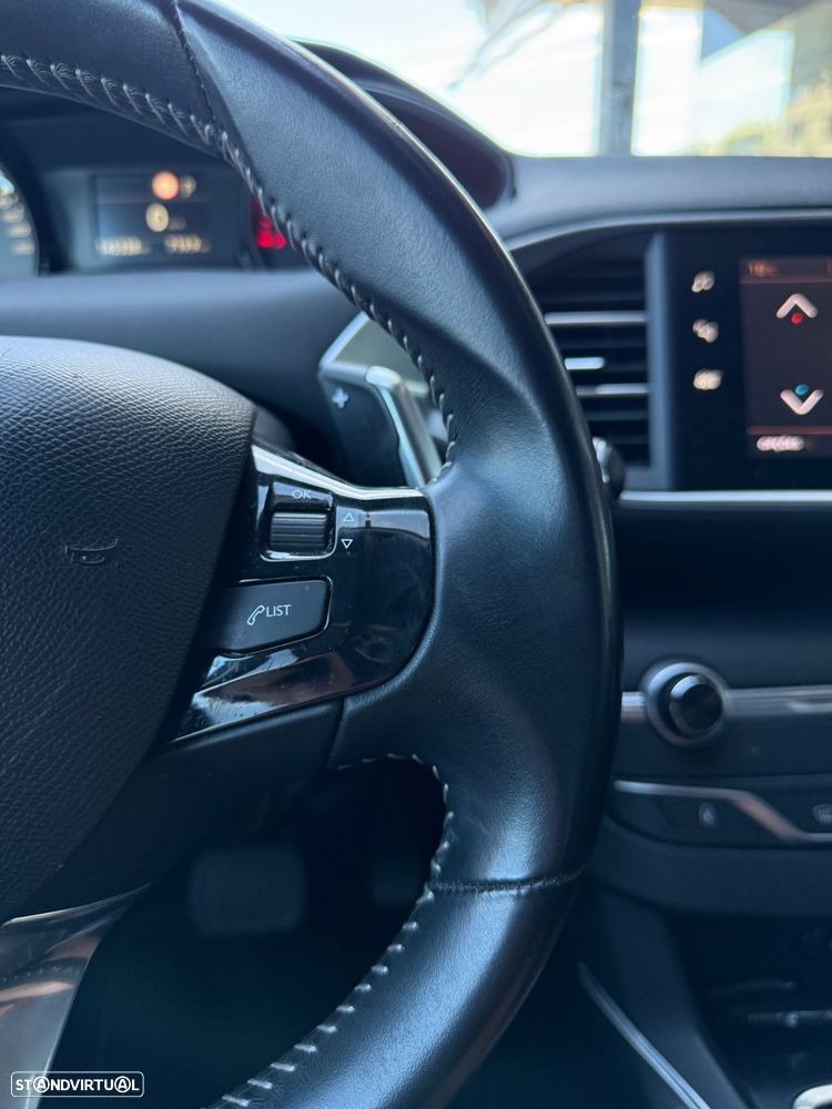 Peugeot 308 1.2 PureTech Allure EAT8 - 24