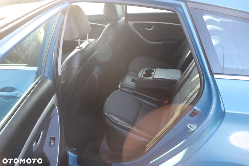 Hyundai i30 blue Kombi 1.6 CRDi Trend - 17