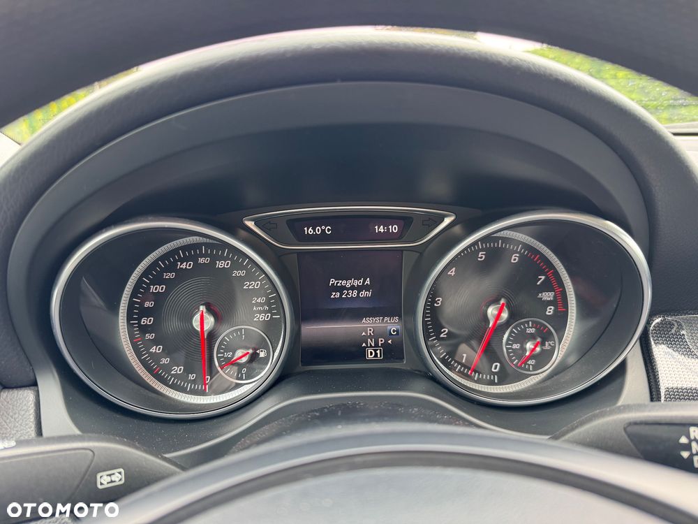 Mercedes-Benz CLA 180 7G-DCT - 23