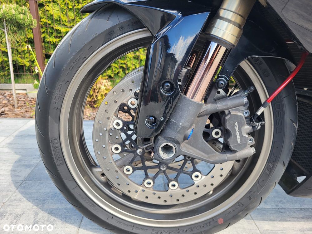 Suzuki GSX 1000 - 16