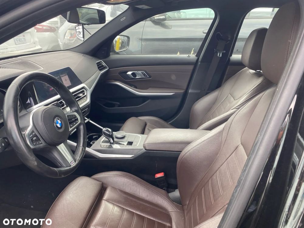 BMW Seria 3 330i M Sport - 6