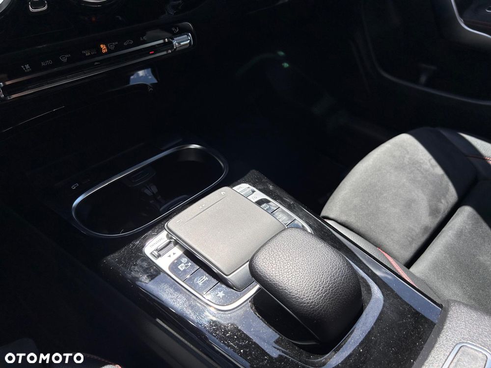 Mercedes-Benz CLA 180 7G-DCT - 29