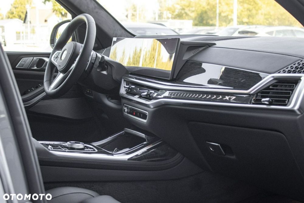 BMW X7 - 28