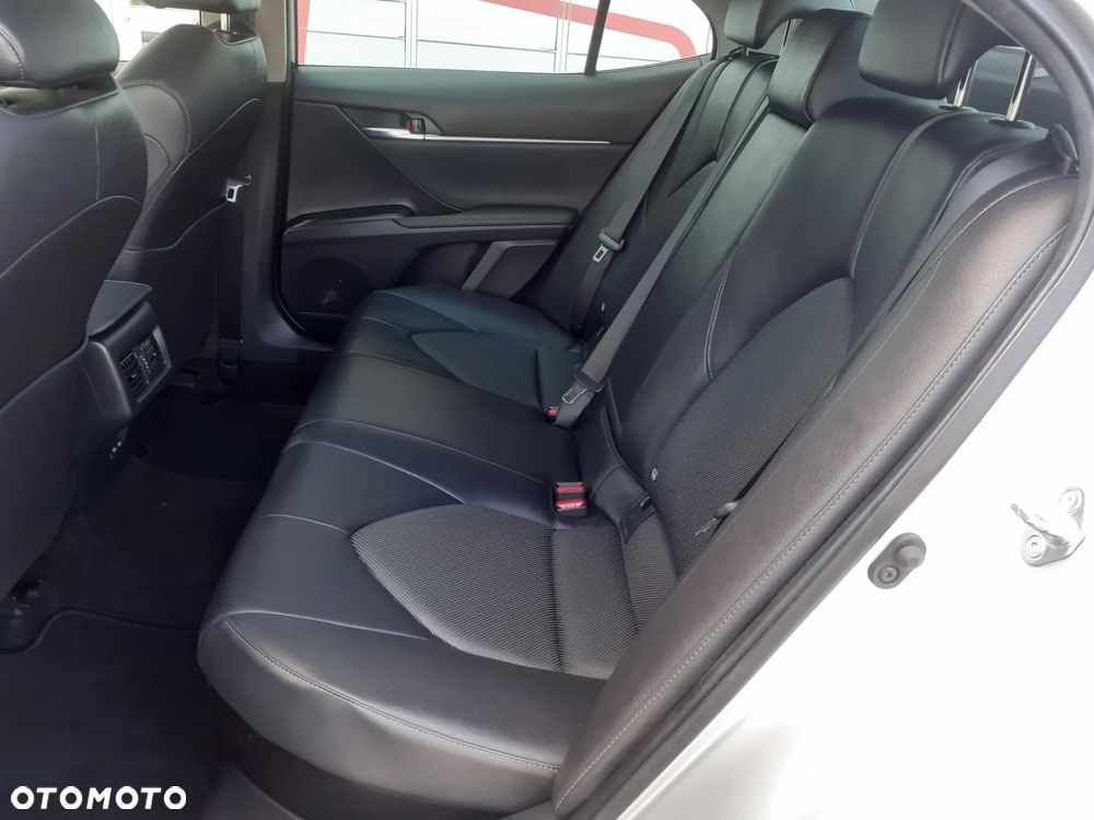 Toyota Camry 2.5 Hybrid Executive CVT - 27