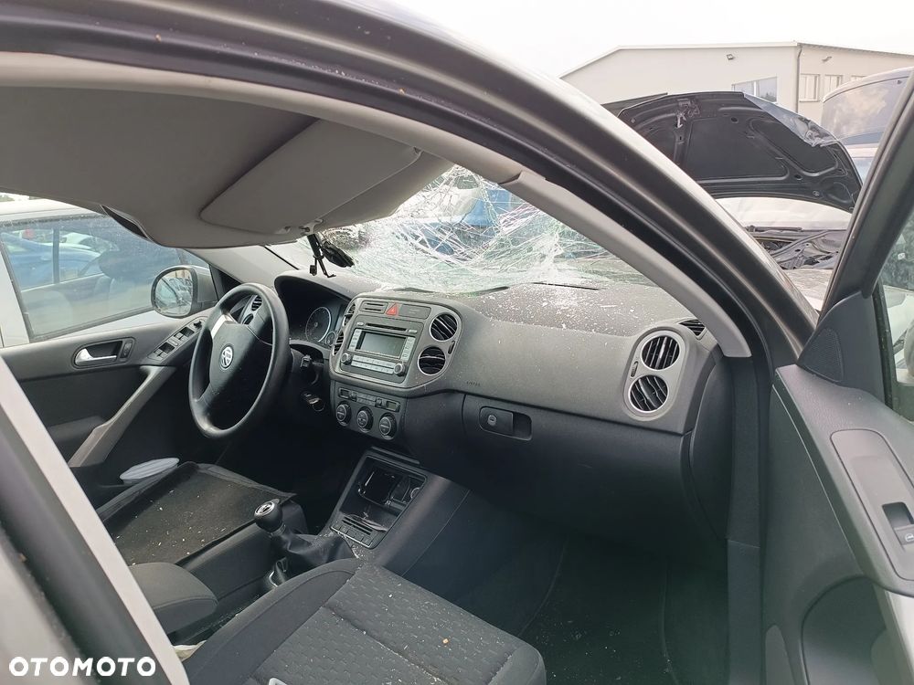 VW Tiguan 4x4 4motion z silnikiem 2.0 Tdi ozn CBAB i skrzynia manualna 6 biegów Lakier kod LD7S - 6