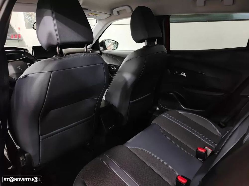 Peugeot 2008 1.2 PureTech Allure — fotografia 34
