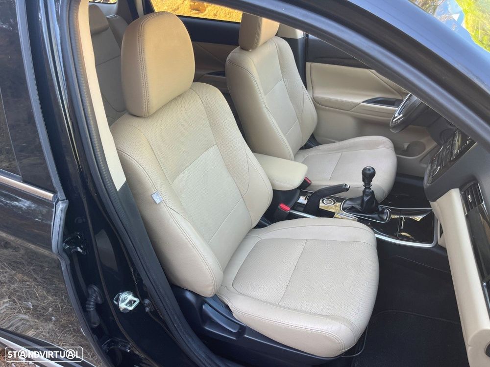 Mitsubishi Outlander 2.2 DI-D Instyle Navi - 36