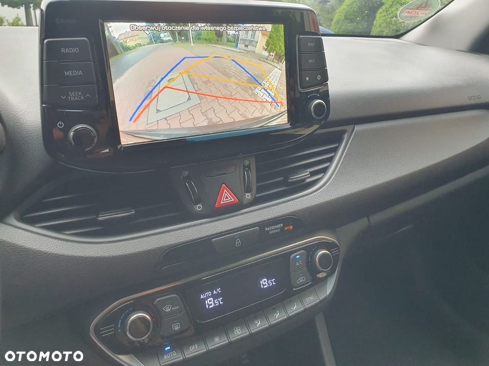 Hyundai i30 blue Kombi 1.4 YES Silver - 9