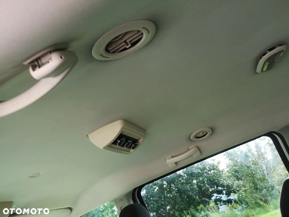 Dodge Caravan - 25