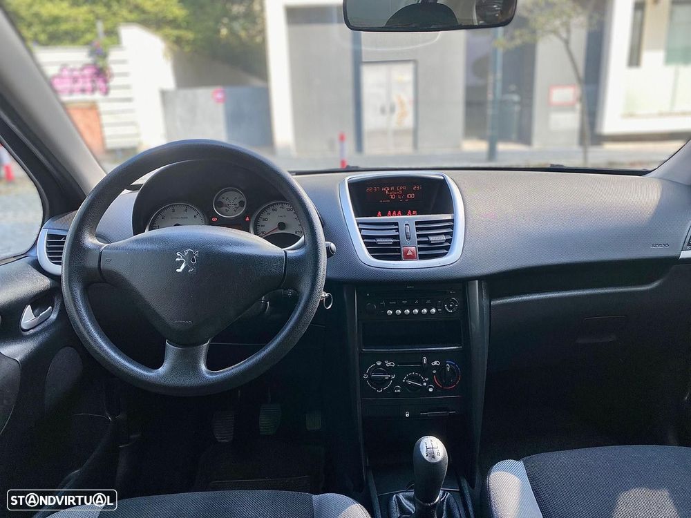 Peugeot 207 1.4 16V Active - 17