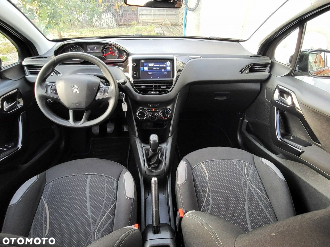 Peugeot 208 - 5