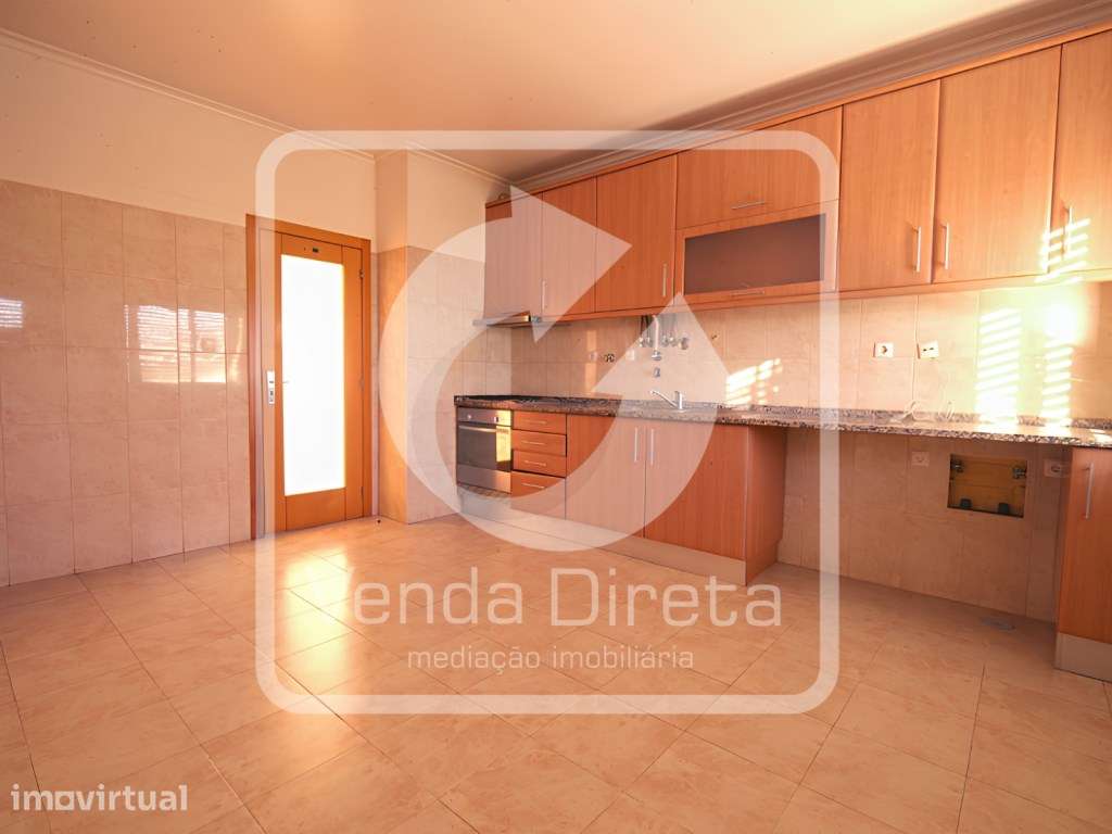 Apartamento T2 com 123 m², Garagem e Arrecadação no Afonsoeiro - Mo... - Grande imagem: 3/23