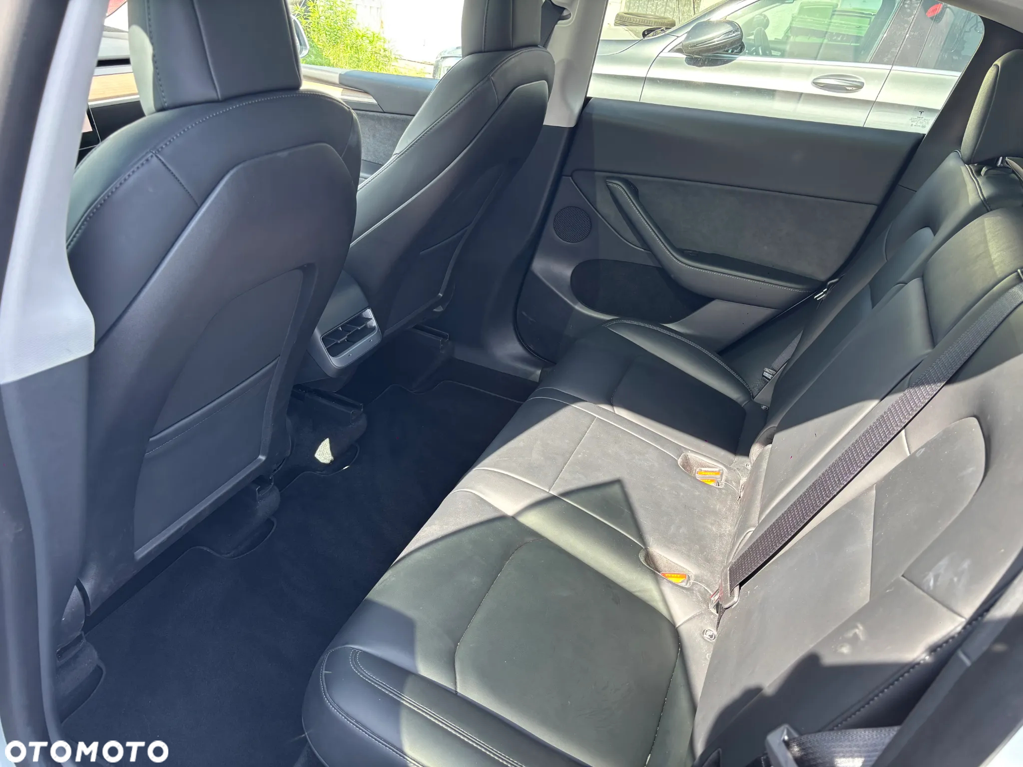 Tesla Y Long Range AWD - 11
