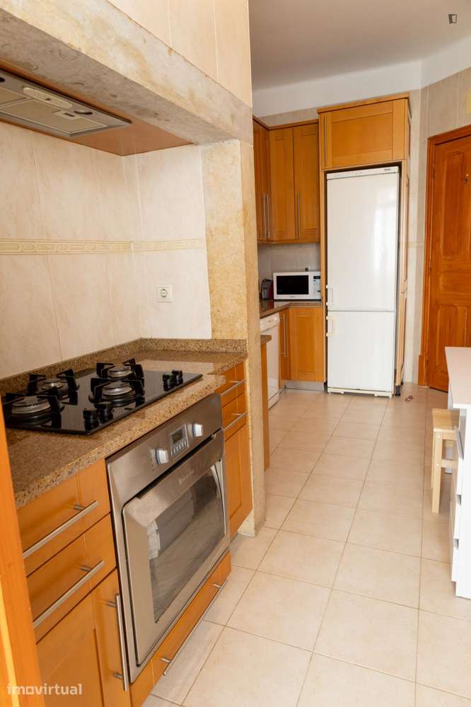 Quarto - localizado em Marquês de Pombal Lisbon - Grande imagem: 2/18