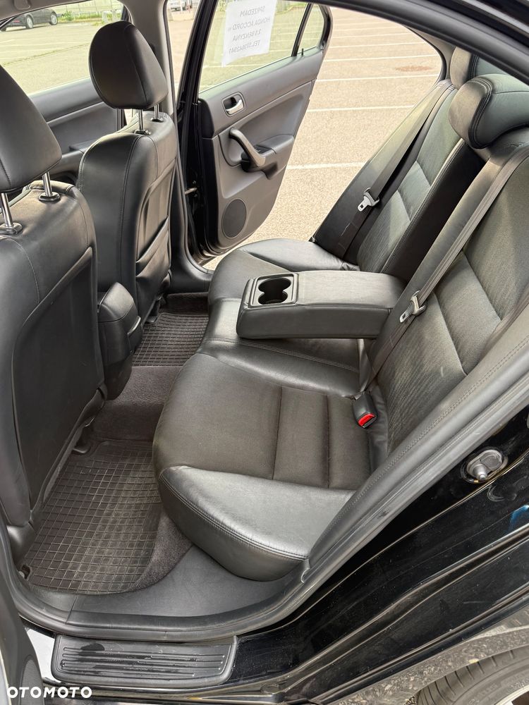 Honda Accord 2.0 Executive - 17