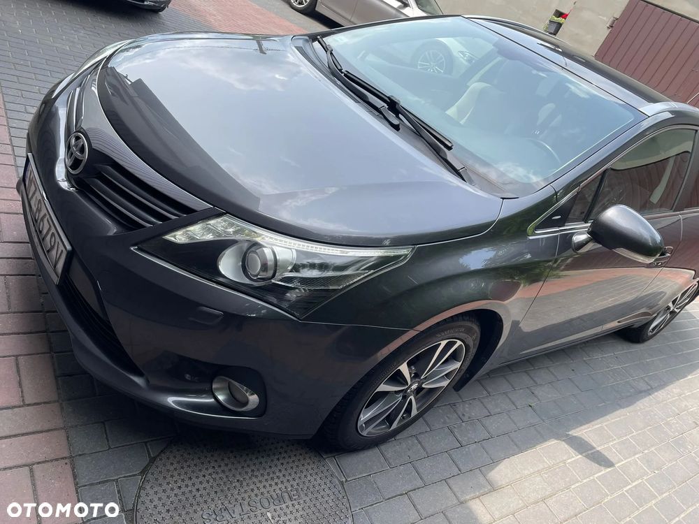 Toyota Avensis 1.8 Active - 12