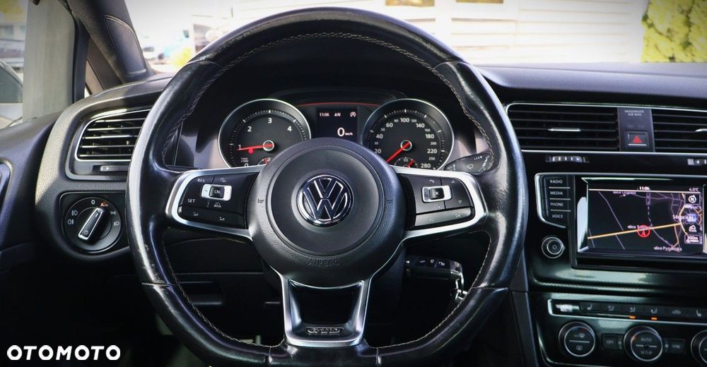 Volkswagen Golf - 22