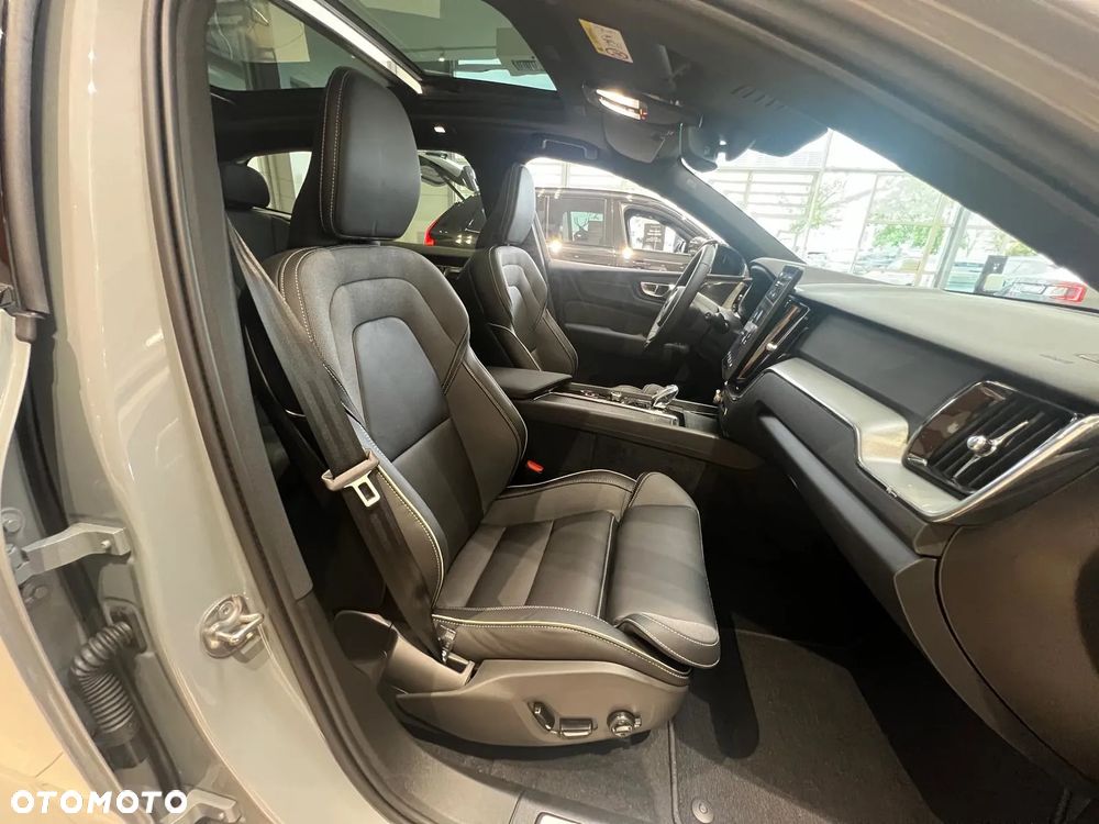 Volvo XC 60 T8 Plug-In Hybrid AWD Ultimate Black Edition - 20