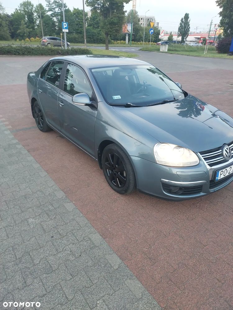 Volkswagen Jetta 1.6 FSI Trendline - 7