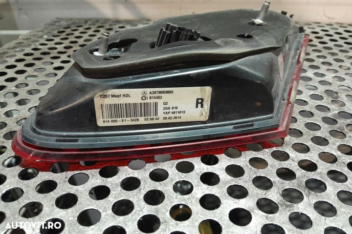 Lampa / Tripla stop dreapta pe capota portbagaj A2079063800 Mercedes- - 3