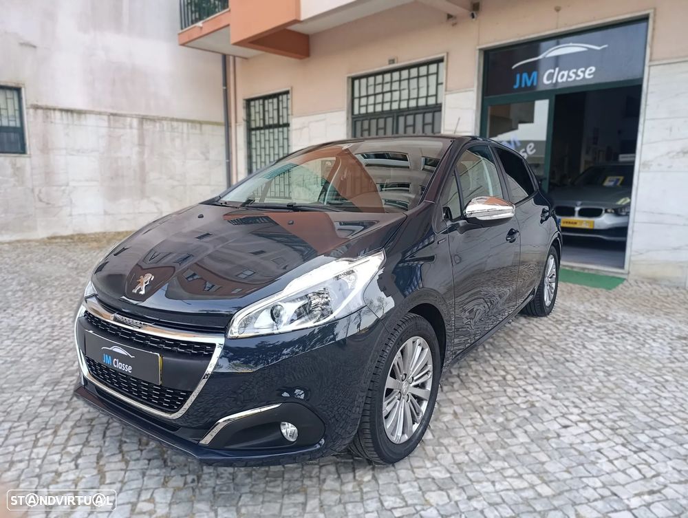 Peugeot 208 1.2 PureTech Signature EAT6 - 2