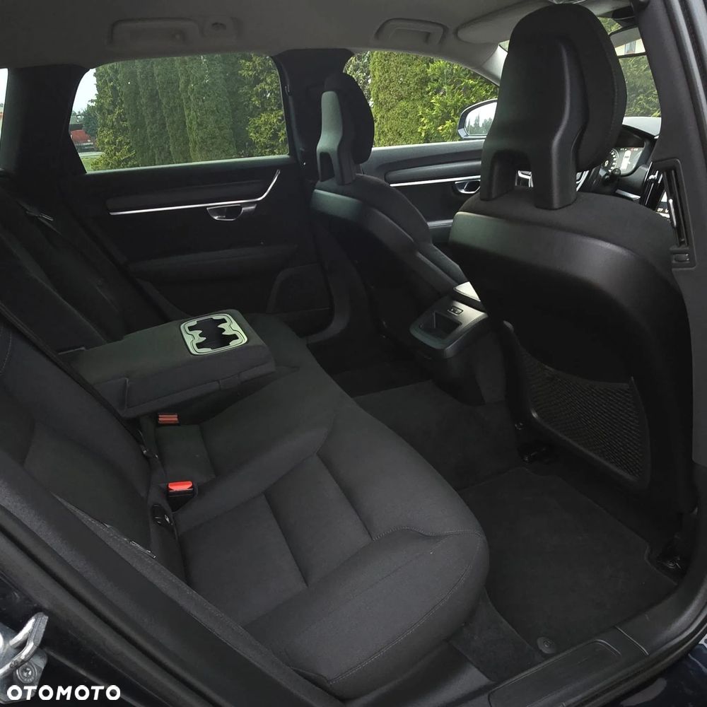 Volvo V90 D3 Momentum Pro - 24