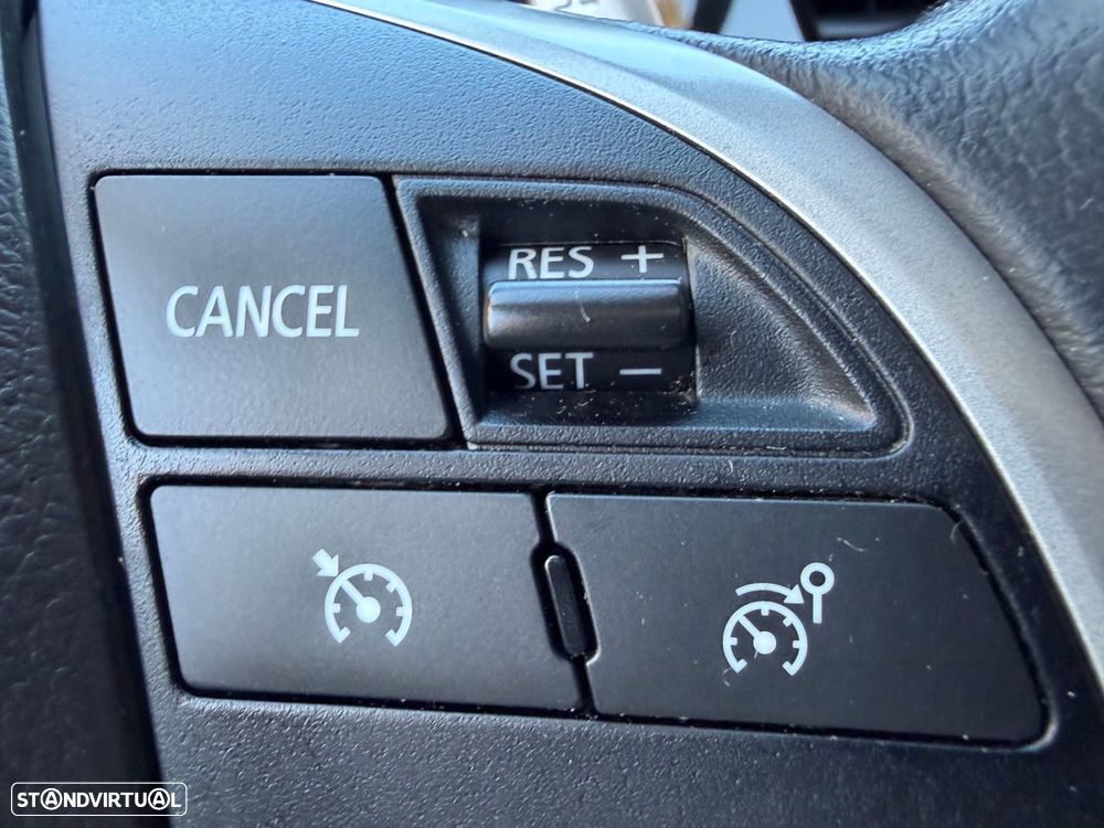 Mitsubishi Outlander 2.0 MIVEC Instyle Navi+ - 32