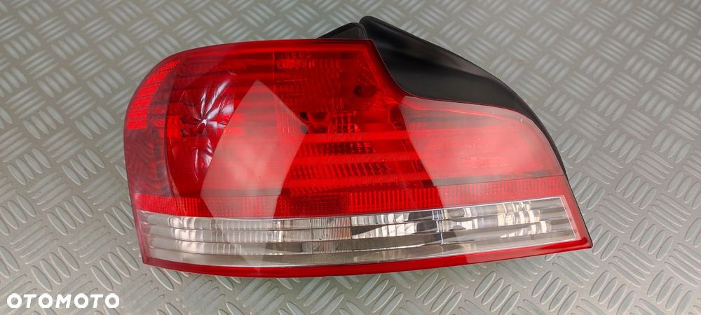 6924519 lampa lewa lewy tylna tył w błotnik BMW E82 E88 COUPE EUROPA - 1