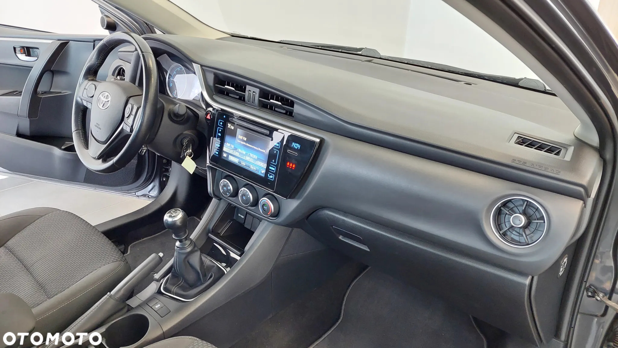 Toyota Corolla 1.6 Classic Plus - 25
