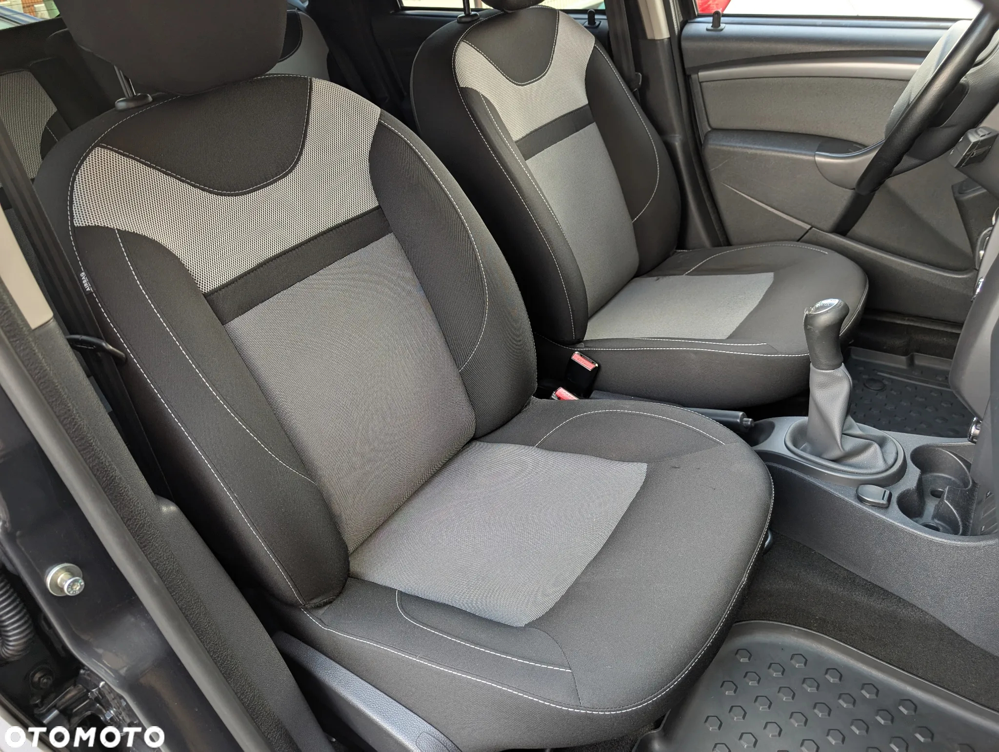 Dacia Duster 1.6 SCe Laureate S&S - 23