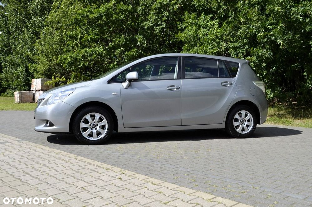Toyota Verso 1.8 Premium - 8