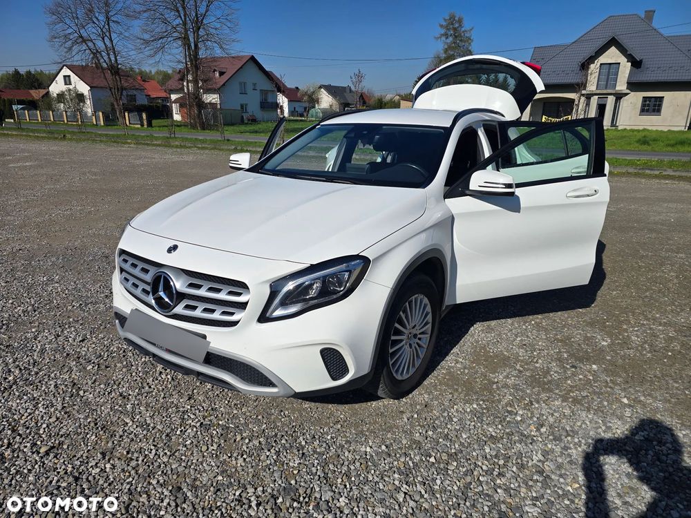 Mercedes-Benz GLA 180 7G-DCT - 5