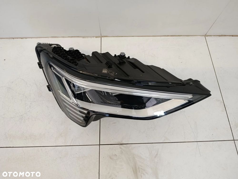 Lampa reflektor full led prawy przód eu Audi Q8 e-tron etron - 2