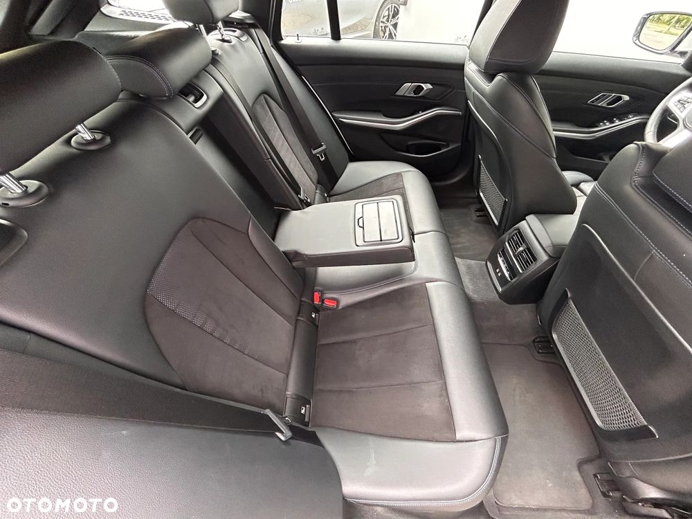 BMW Seria 3 318d MHEV M Sport - 19