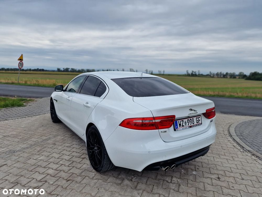 Jaguar XE 20d AWD R-Sport - 12
