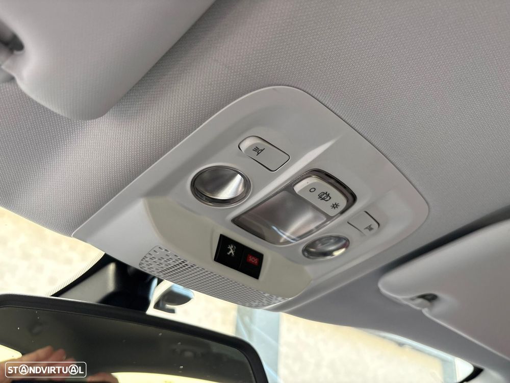 Peugeot 2008 1.2 PureTech Style - 38