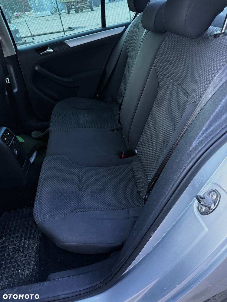 Volkswagen Jetta - 8