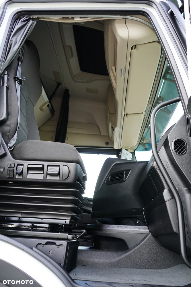 Iveco / S-WAY / 420 / E 6 / KONTENER + WINDA / 22 PALETY / RETARDER / OŚ SKRĘTNA / ROLETA - 8