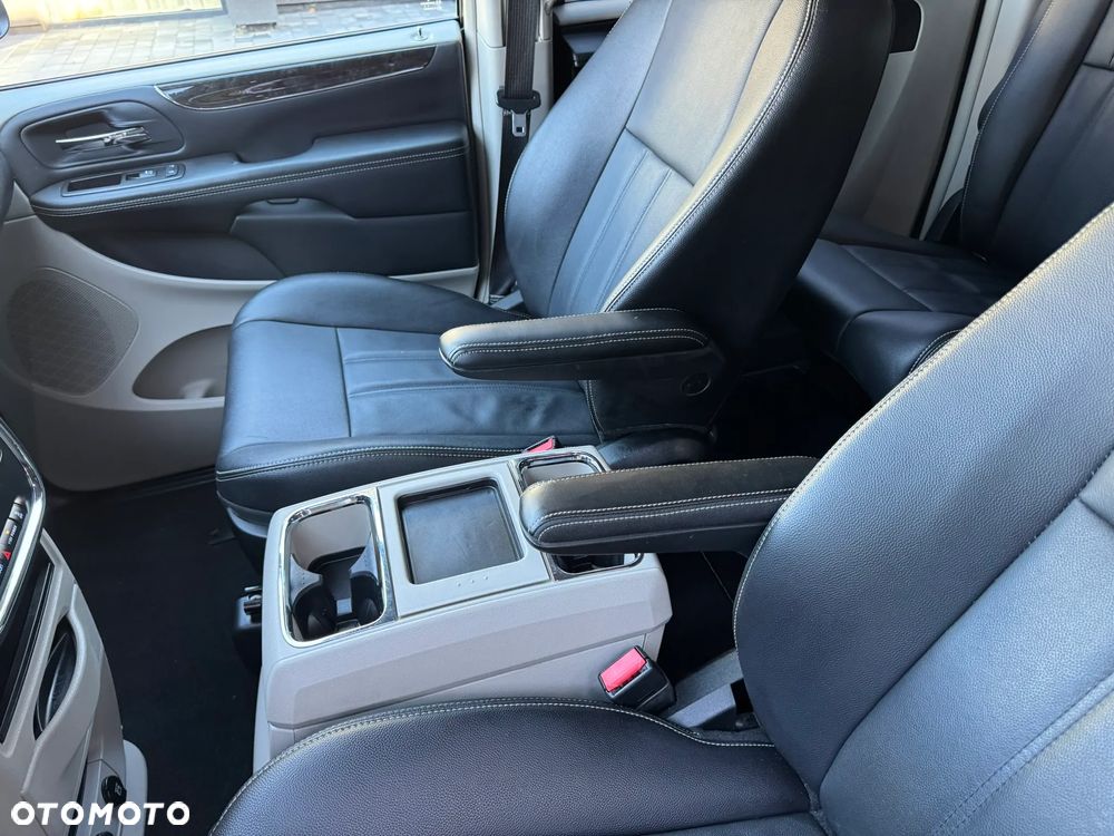 Chrysler Town & Country 3.6 Limited - 24
