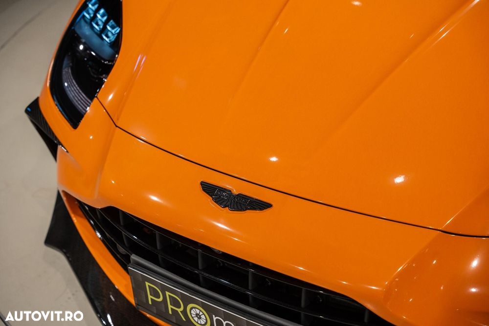 Aston Martin V8 Vantage - 10