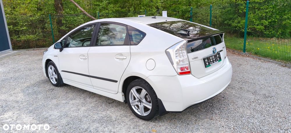 Toyota Prius (Hybrid) Executive - 3
